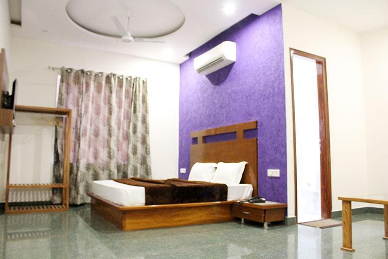 Grace Hotel Karnal Ngoại thất bức ảnh
