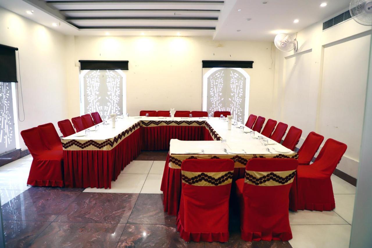 Grace Hotel Karnal Ngoại thất bức ảnh