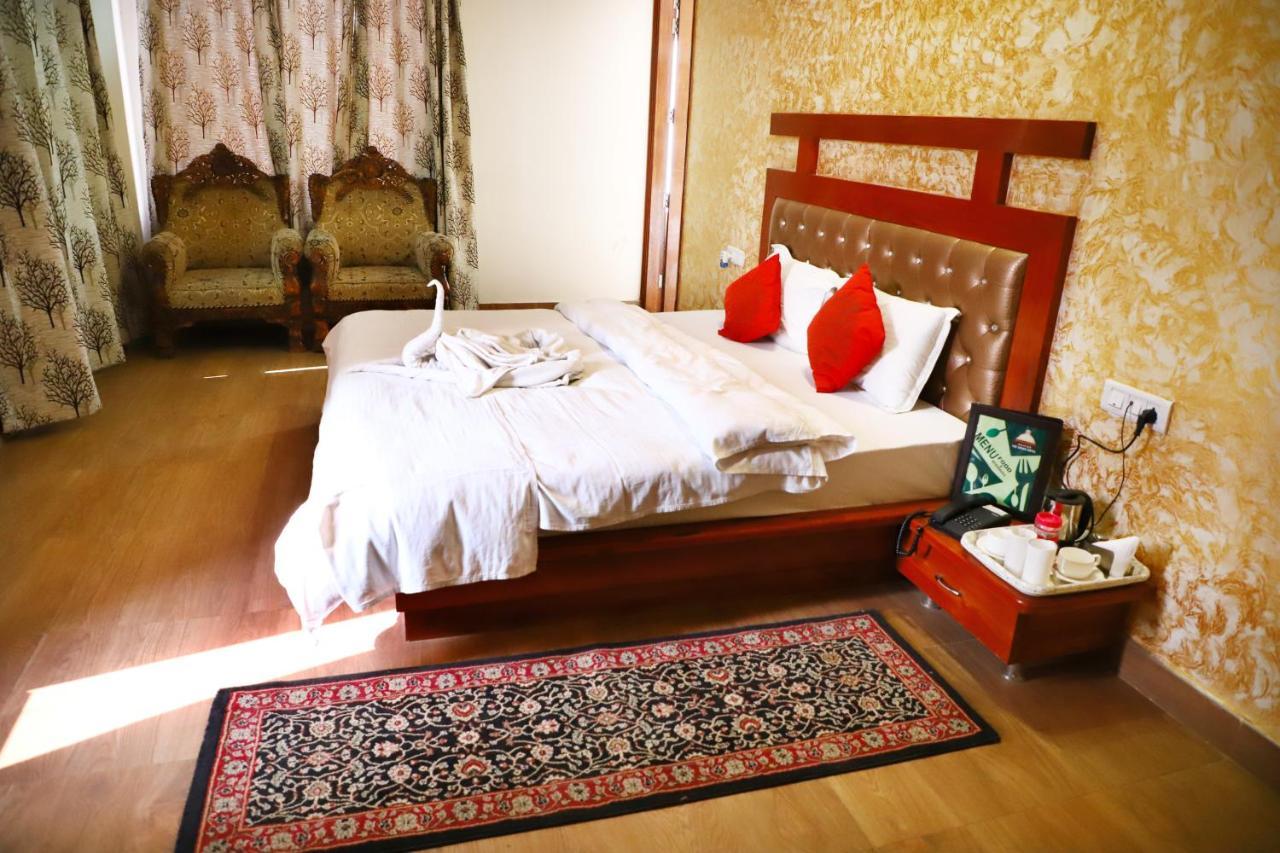 Grace Hotel Karnal Ngoại thất bức ảnh
